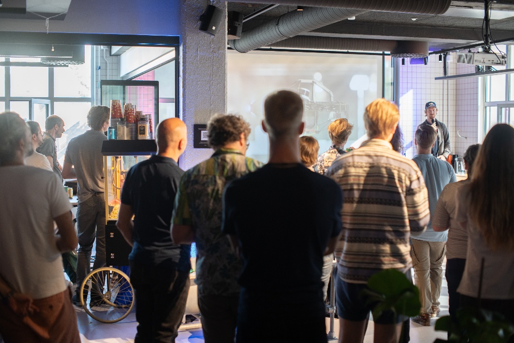 Midweek Mingle 1-6-1
